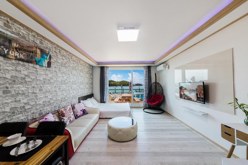 Dolsanmaru Pension Yeosu Buitenkant foto