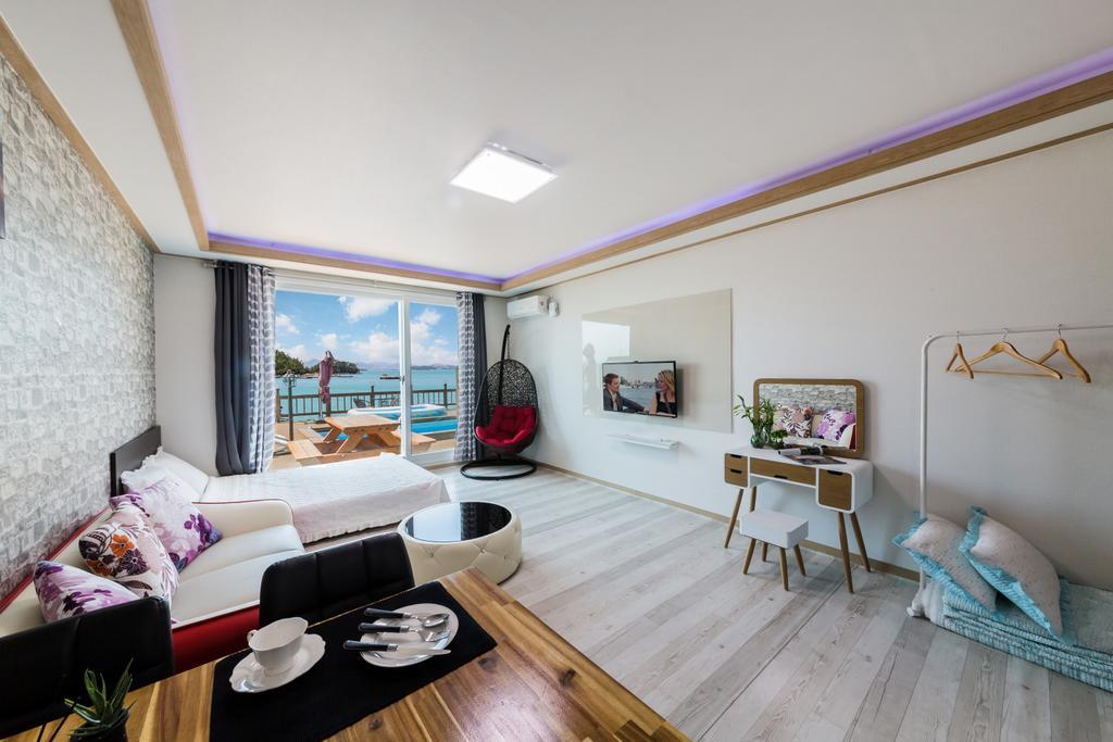 Dolsanmaru Pension Yeosu Buitenkant foto
