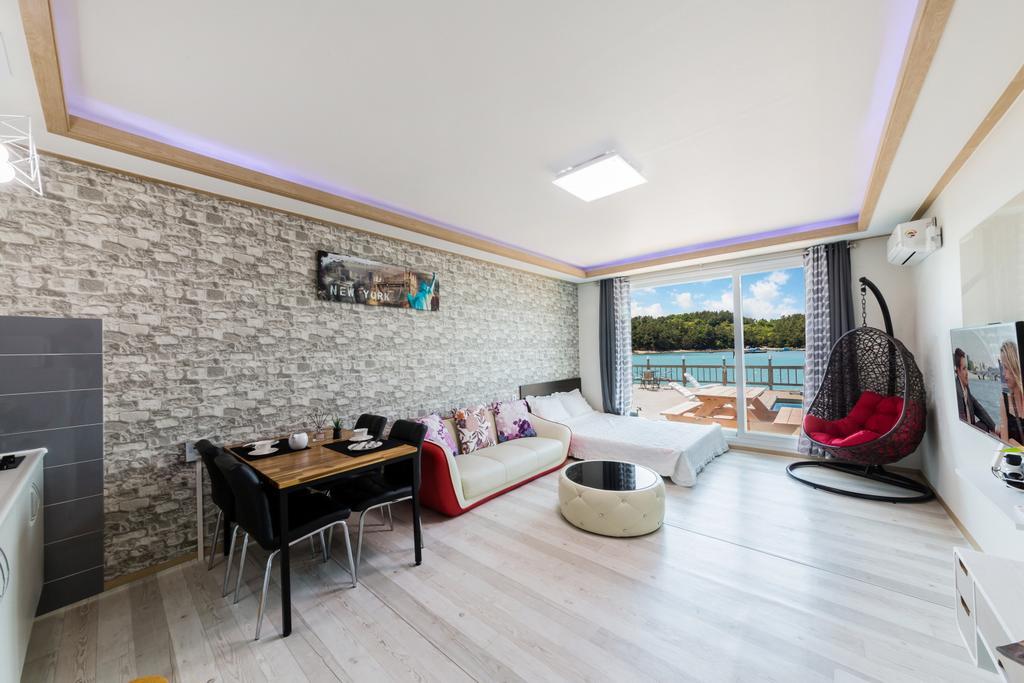 Dolsanmaru Pension Yeosu Buitenkant foto