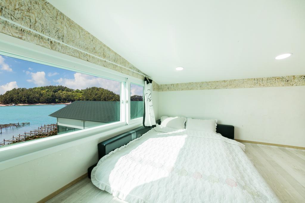 Dolsanmaru Pension Yeosu Buitenkant foto