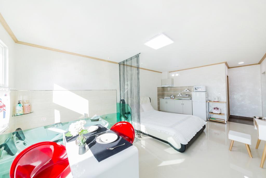 Dolsanmaru Pension Yeosu Buitenkant foto