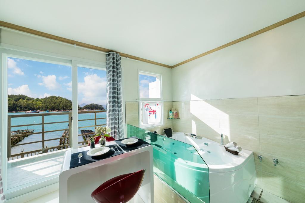 Dolsanmaru Pension Yeosu Buitenkant foto